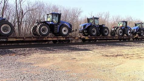 tractor hauling new holland.